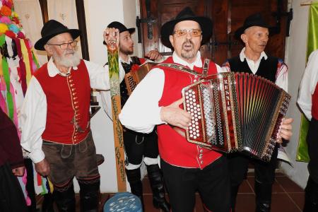Pevec ljudskih pesmi Jože Rekar je zapel nekaj znanih  ljudskih pesmi